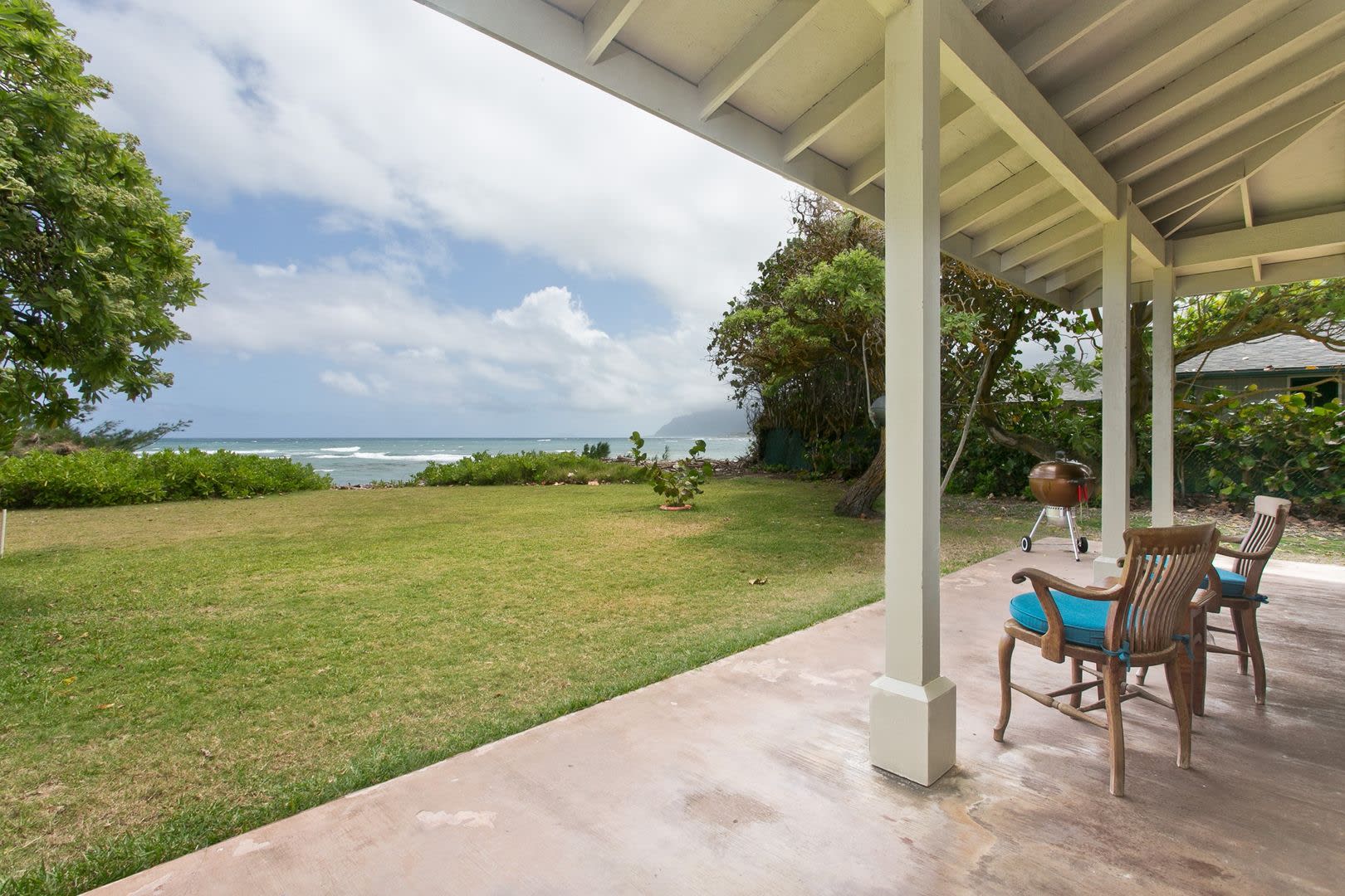 Oceanfront Cottage W Panoramic Views Yard Private Beach Access Waipuna – photo 2