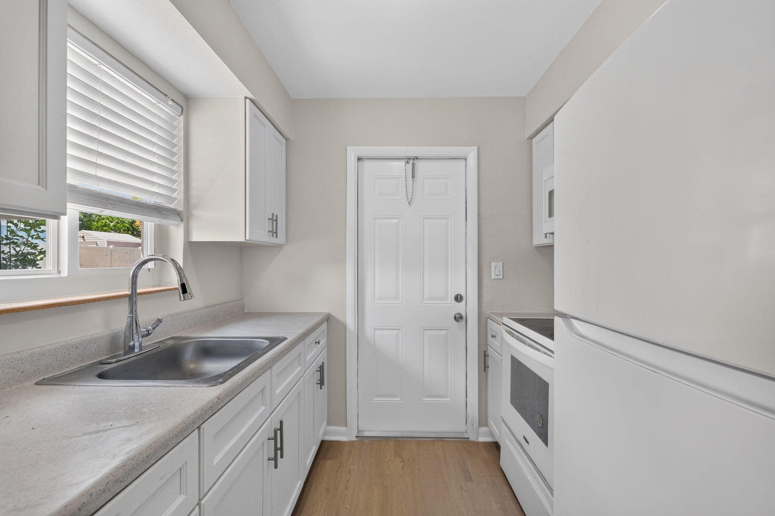 2961 Northeast 7th Avenue – photo 2