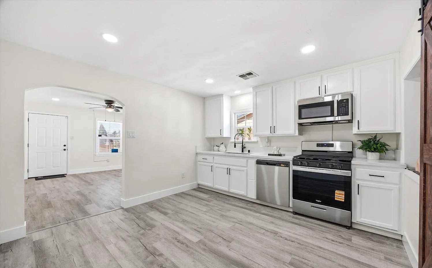1109 Wilson Ave – photo 2