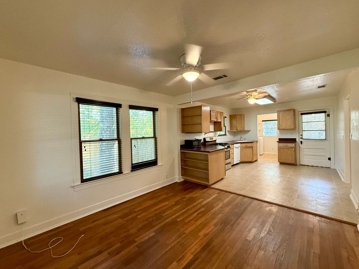 Charming 2 1 House In Hyde Park Available For August – photo 2
