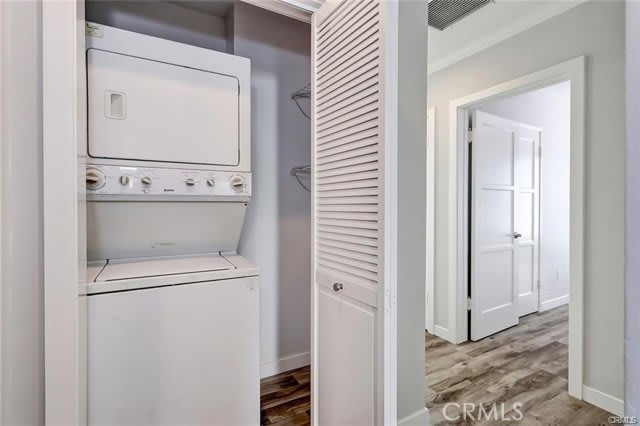 325 Avenue G – photo 3