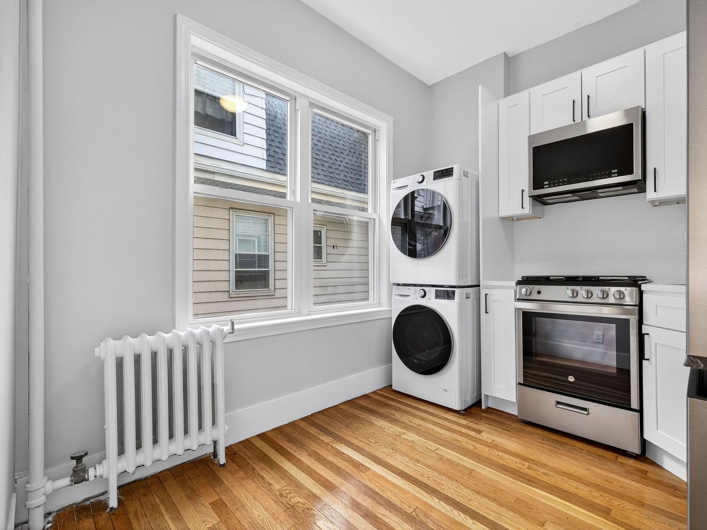studio unit with washer/dryer – photo 2