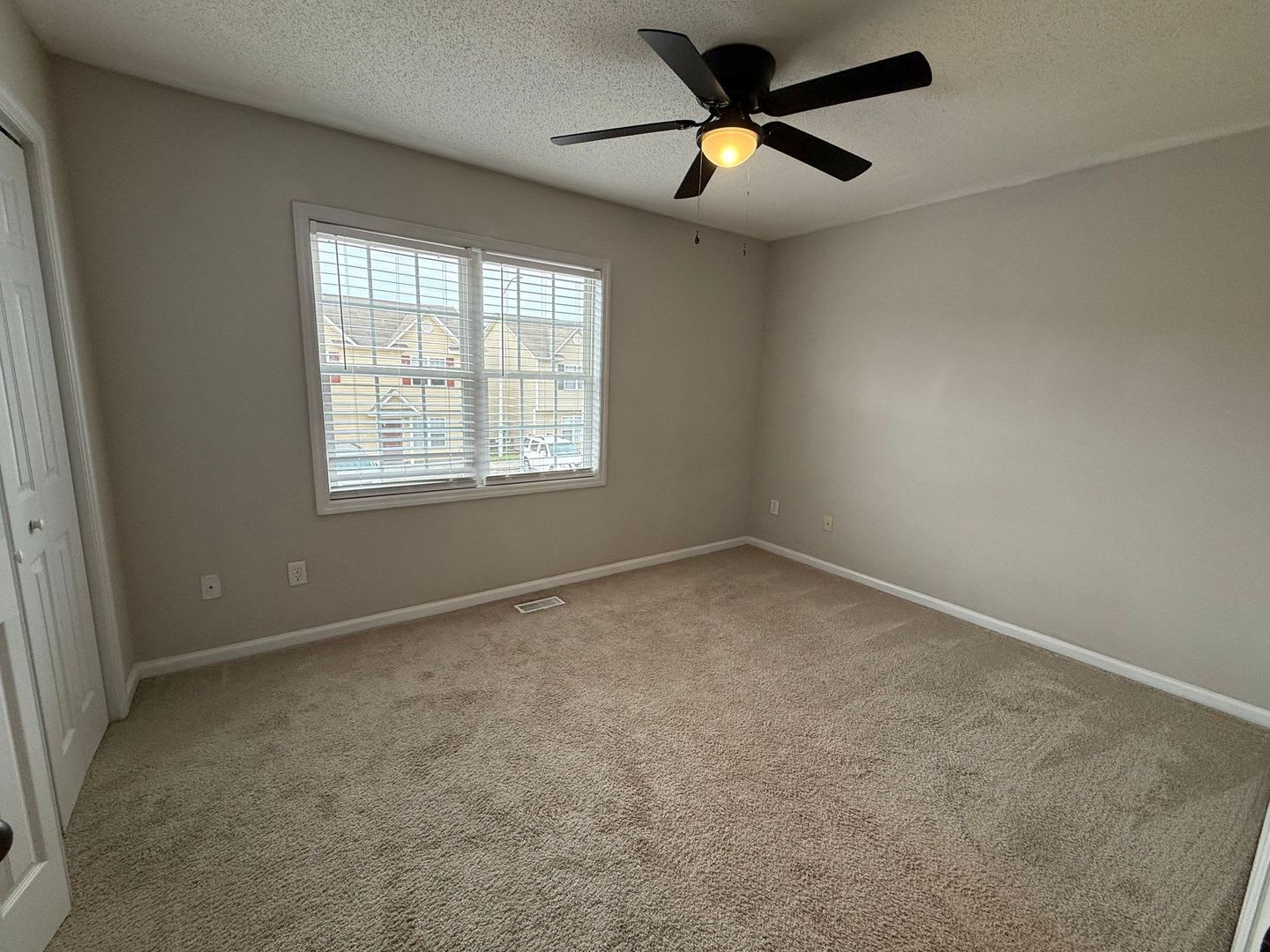 Nice 2 bedroom, 2.5 bath Townhouse – photo 5