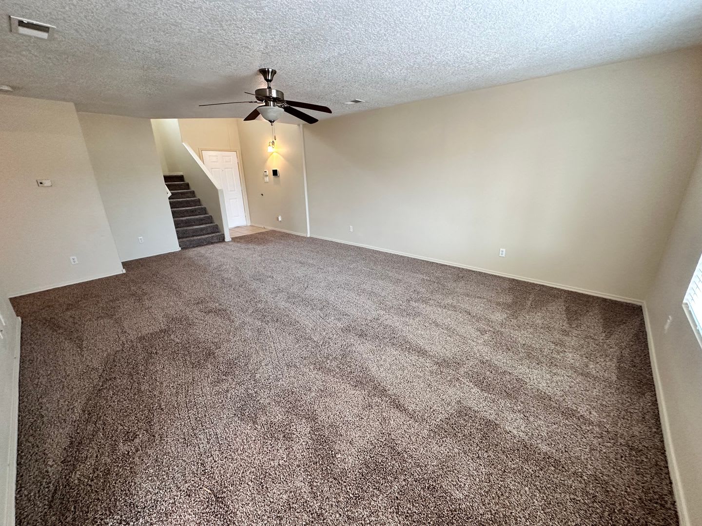 3 Bed 2 5 Bath In Huning Ranch – photo 4