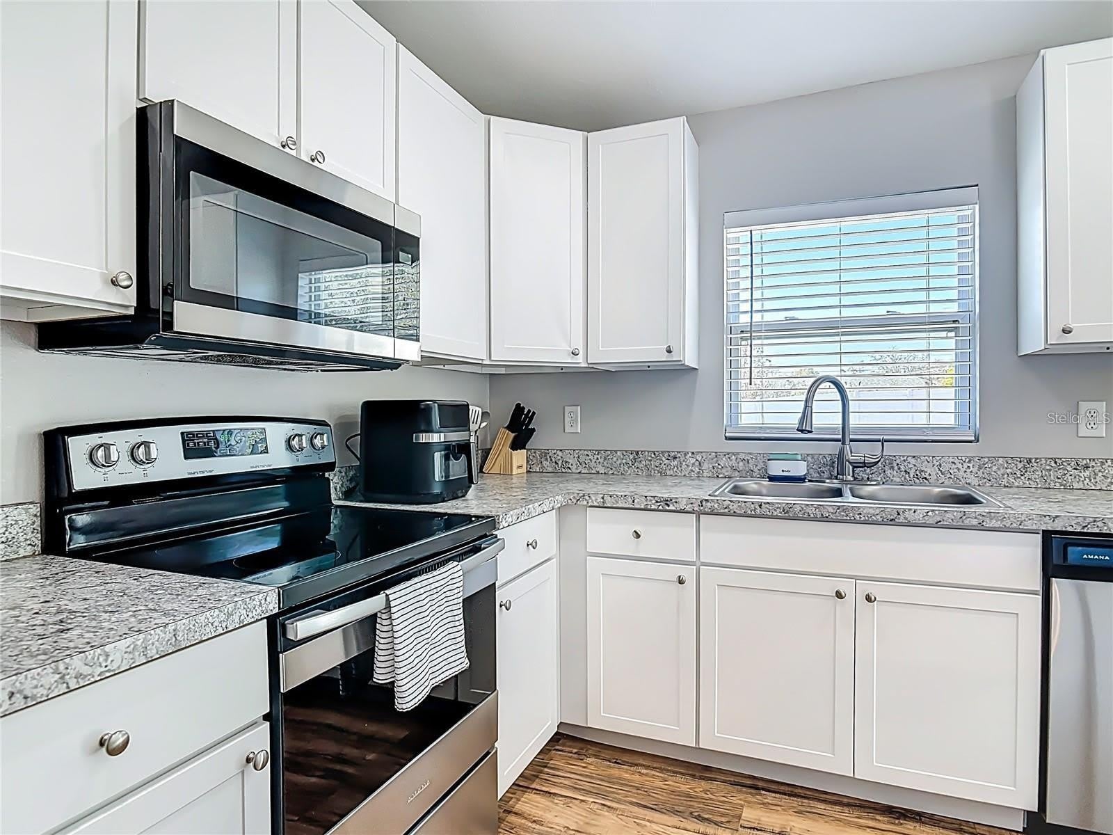 640 CHESTNUT Avenue – photo 3