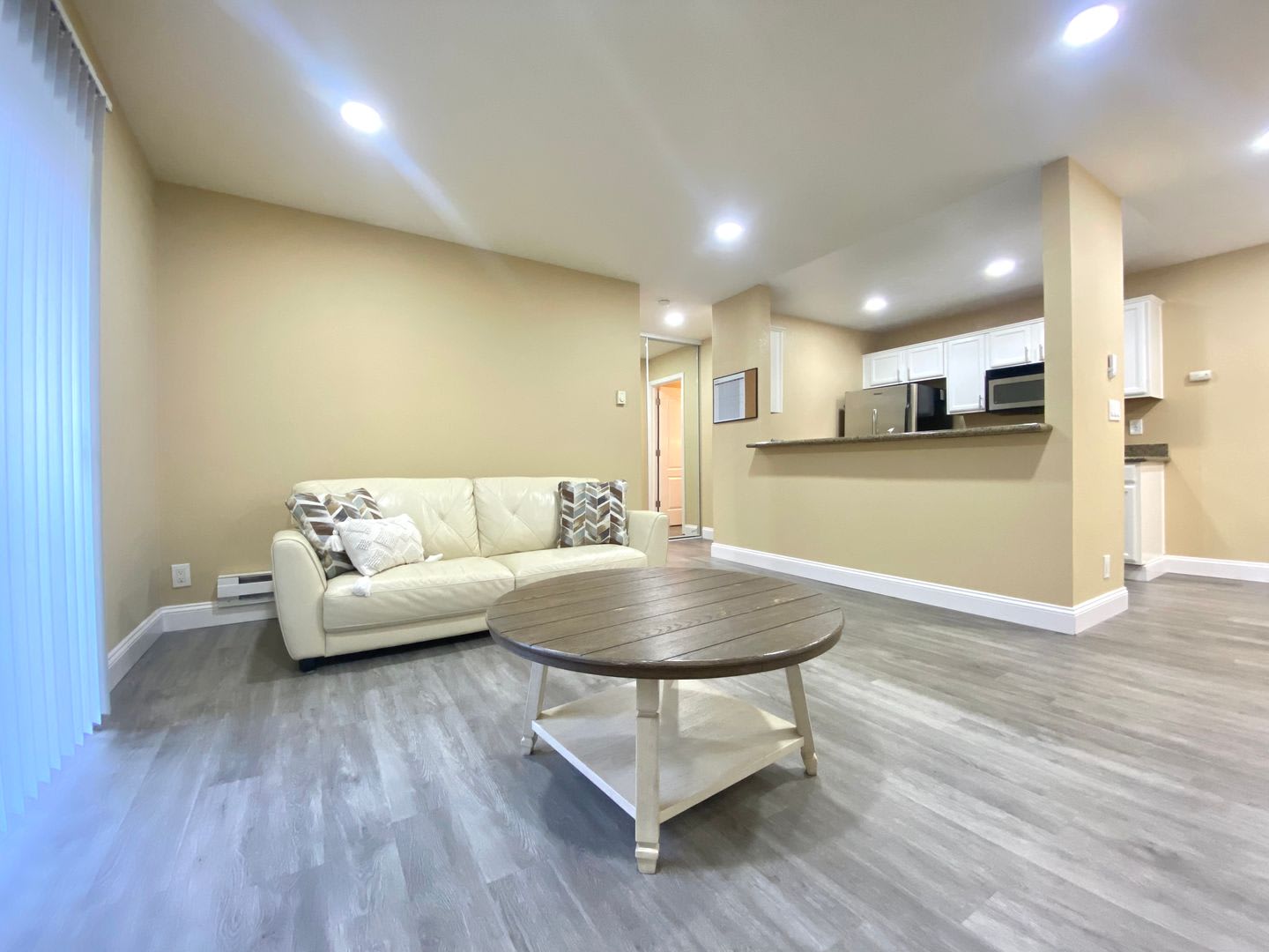 Upgraded 2 Bed 2 Bath Condo for lease in Fremont! – photo 1