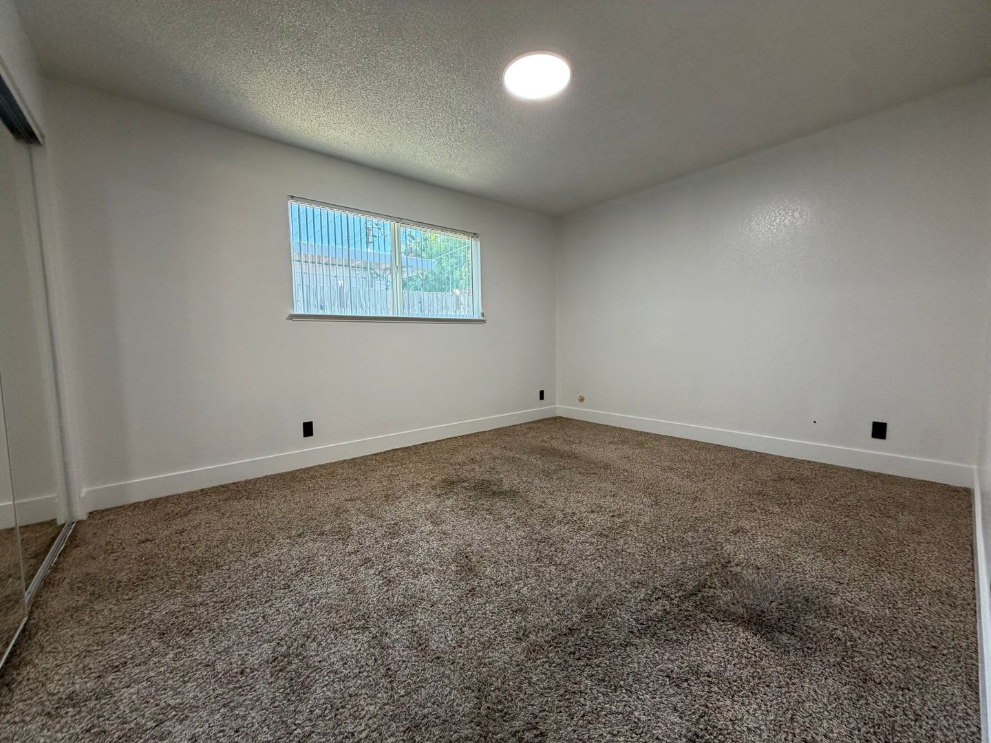 Fully Renovated 2-Bedroom Home with Spacious Backyard – Move-In Ready in Sacramento – photo 5