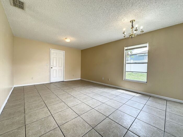 606 Claude Holmes Senior Avenue – photo 3
