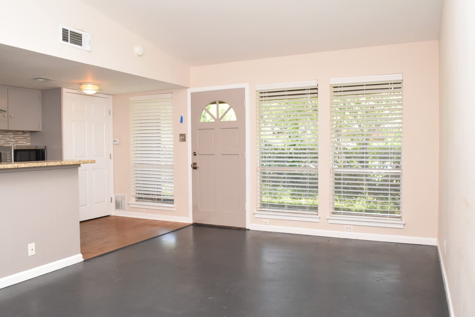 Updated Condo- 5601 Woodrow – photo 3