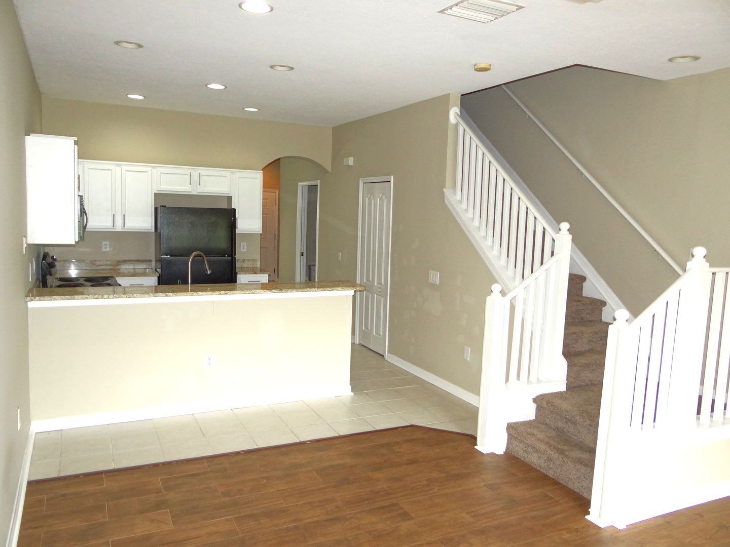 3b / 2.5 bath townhome in gated community – photo 3