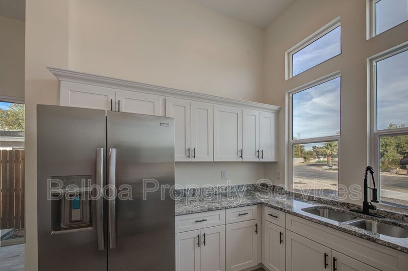 212 2nd Ave E – photo 2