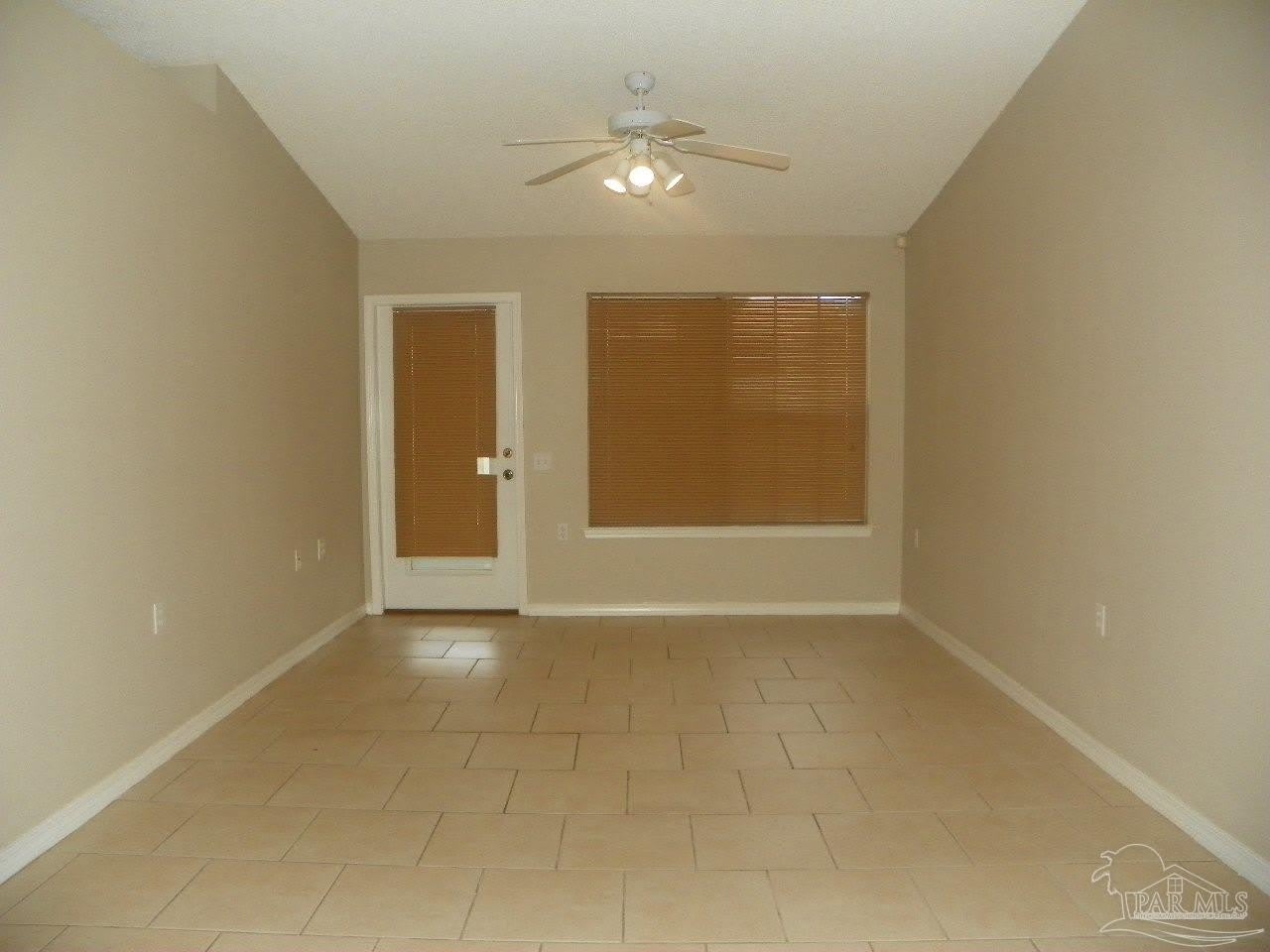 8136 Heirloom Dr – photo 4