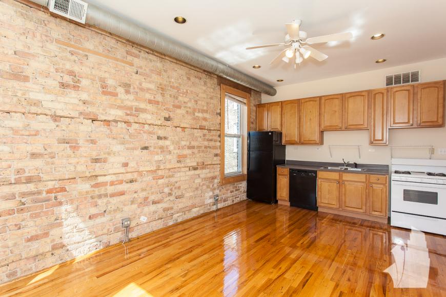 2452 N Southport Ave – photo 3
