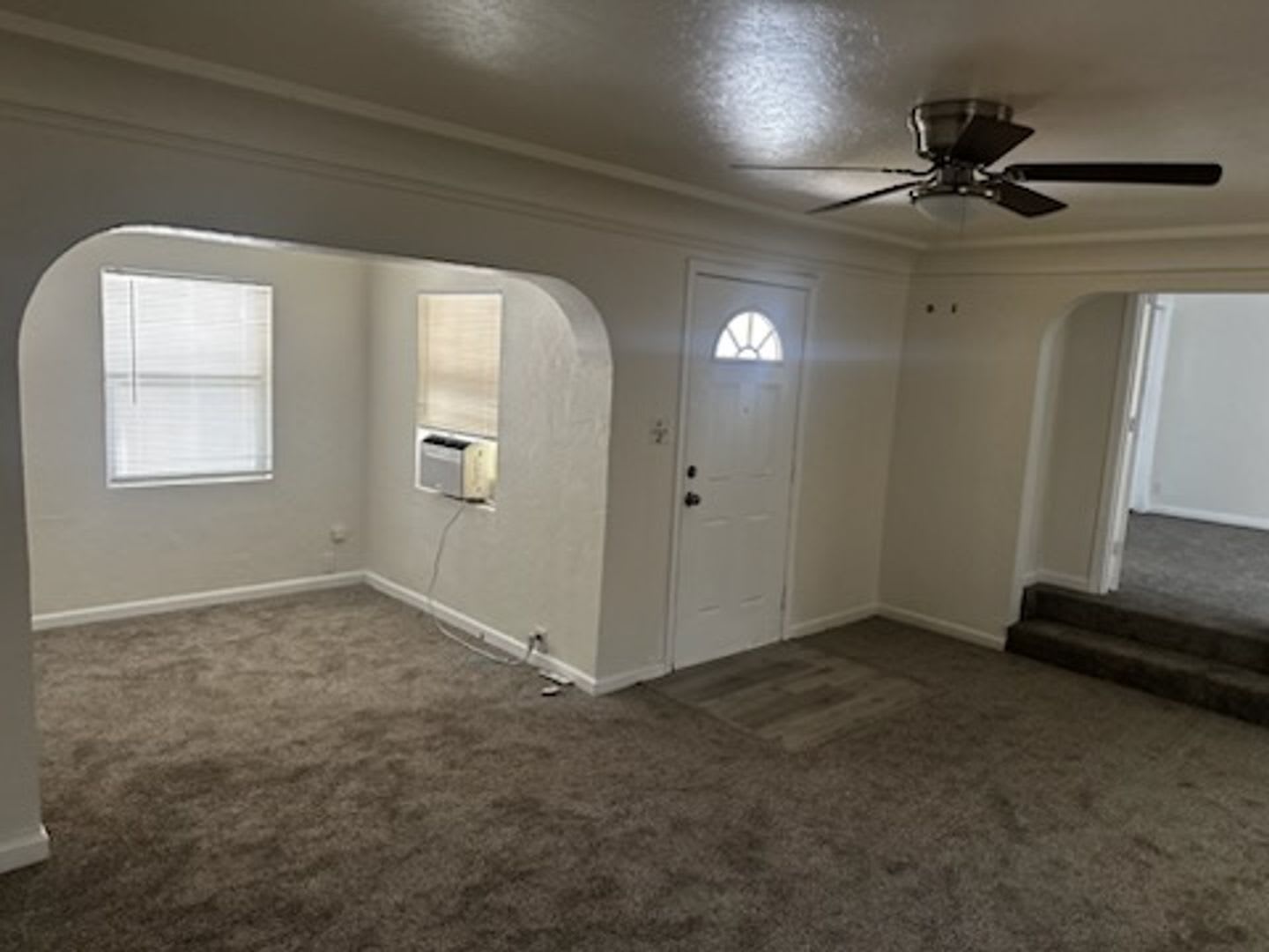 3 Bedroom Home w/ Garage – photo 3