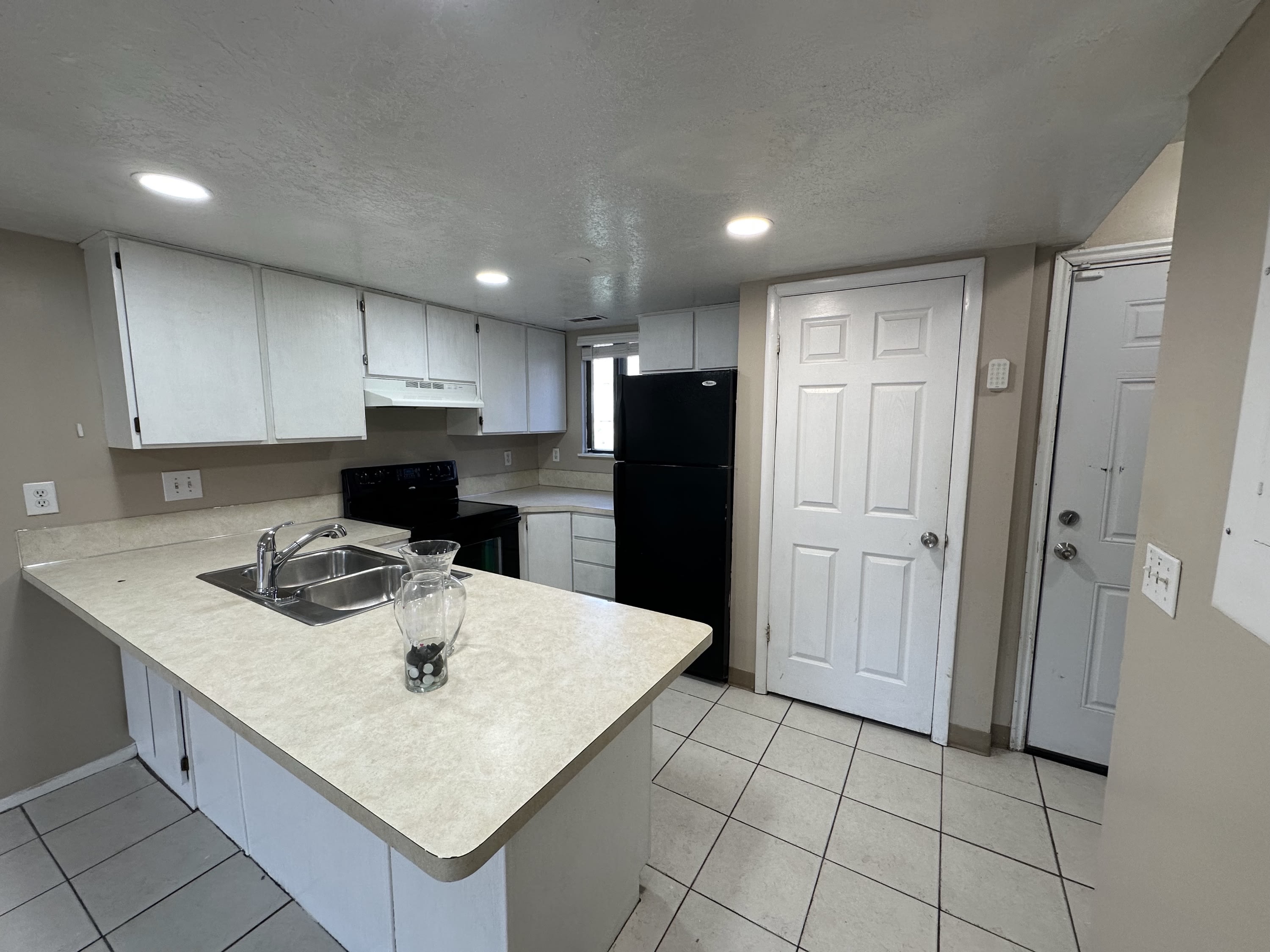 460 Elm St. – photo 2
