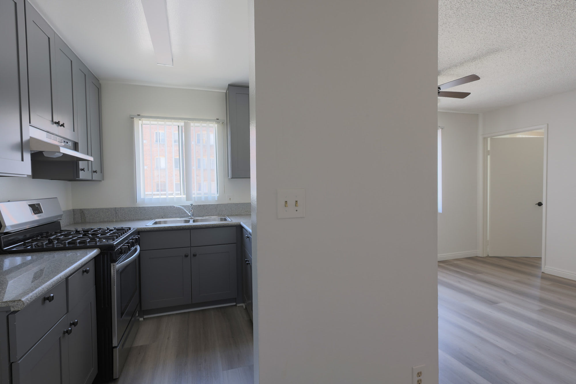 724 S New Hampshire Ave – photo 4