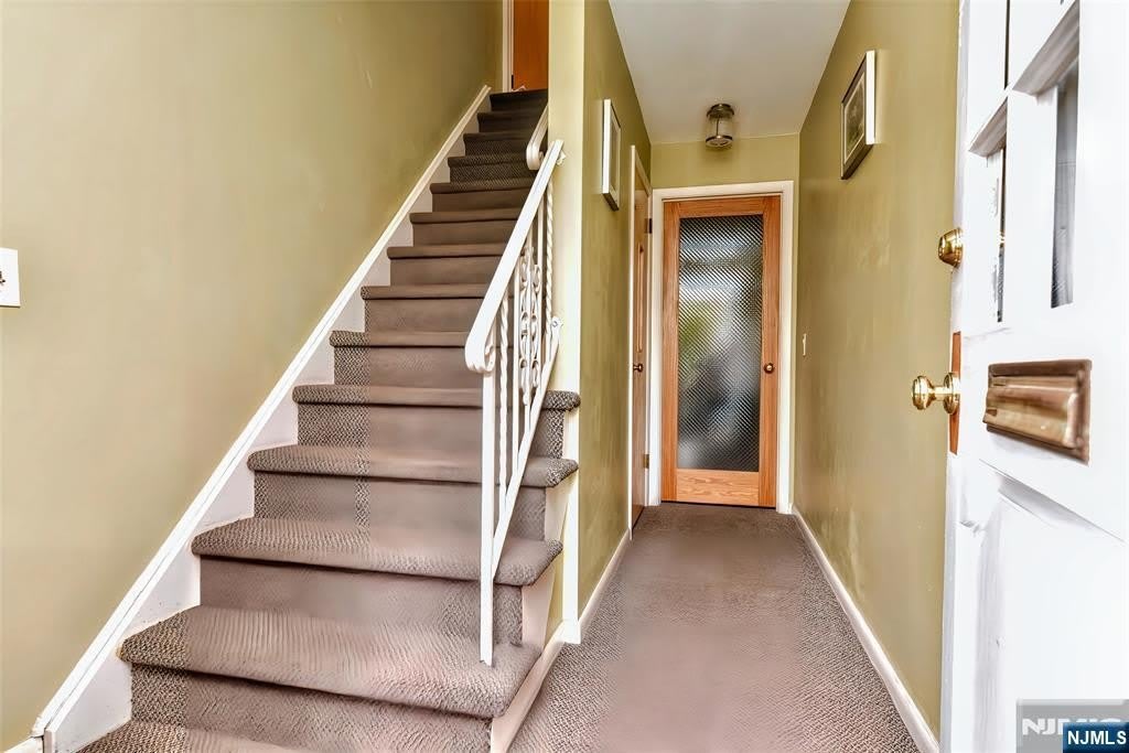 1 Rena Court – photo 2