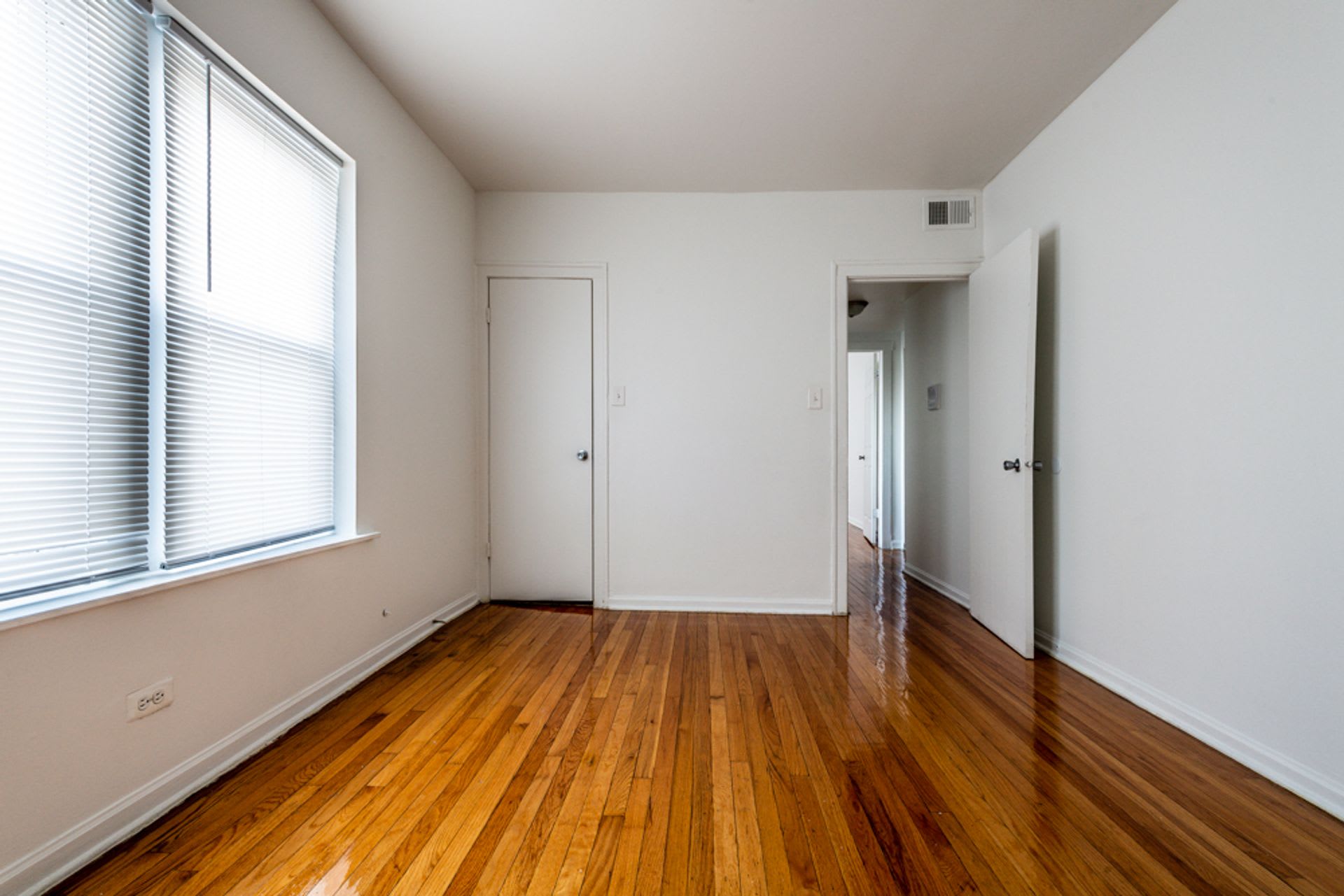 1123 N Lawler Ave – photo 4