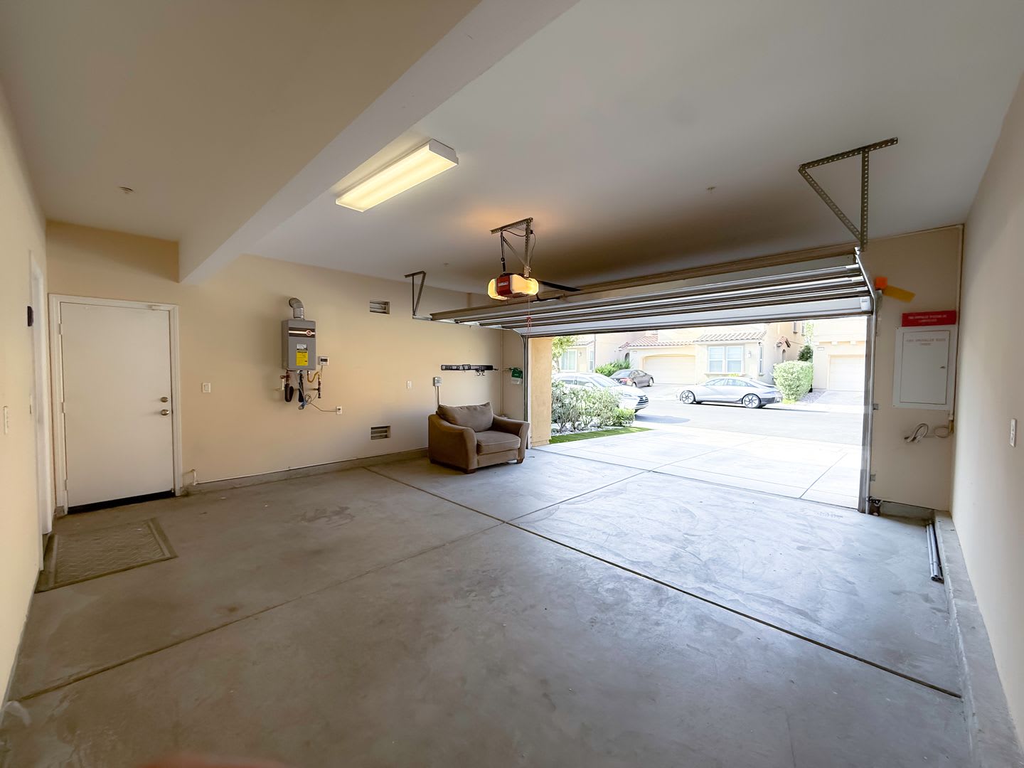 Beautifully Upgraded Home In A Gated Community With Pool – photo 3