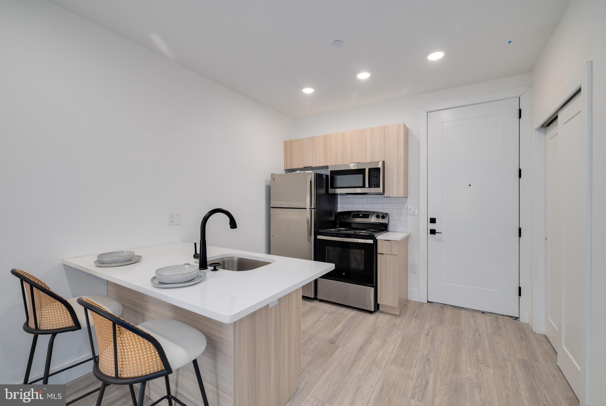 2400-12 East Huntingdon Street – photo 3