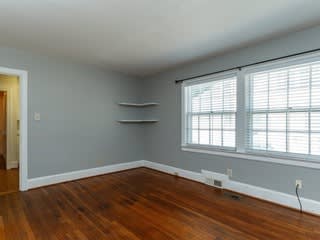 Great Location One Bedroom Triplex Great For Pets The Village District Available April 10Th – photo 5