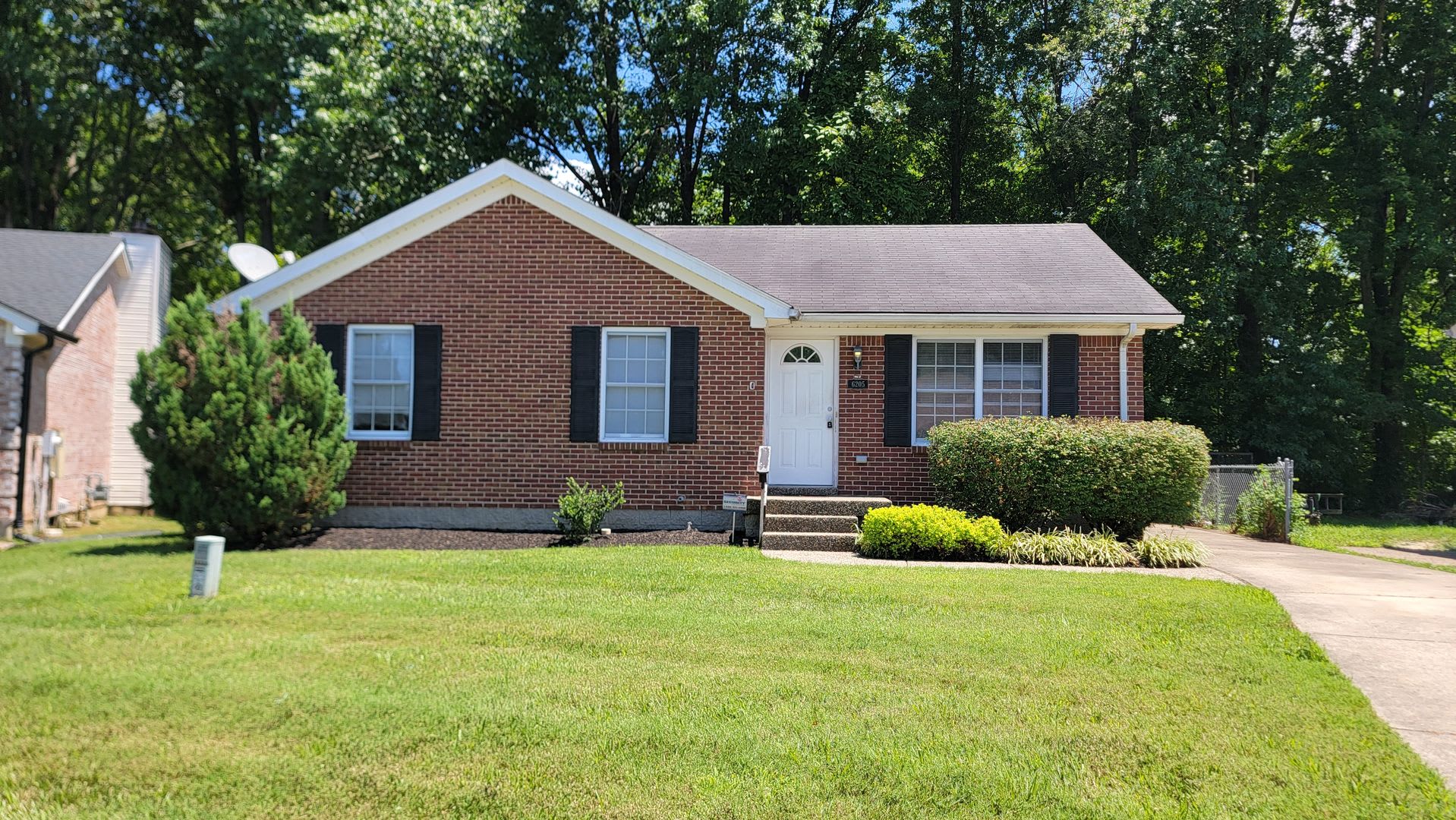 Charming 3-Bedroom, 2-Bath On A Quiet Cul-De-Sac – photo 1