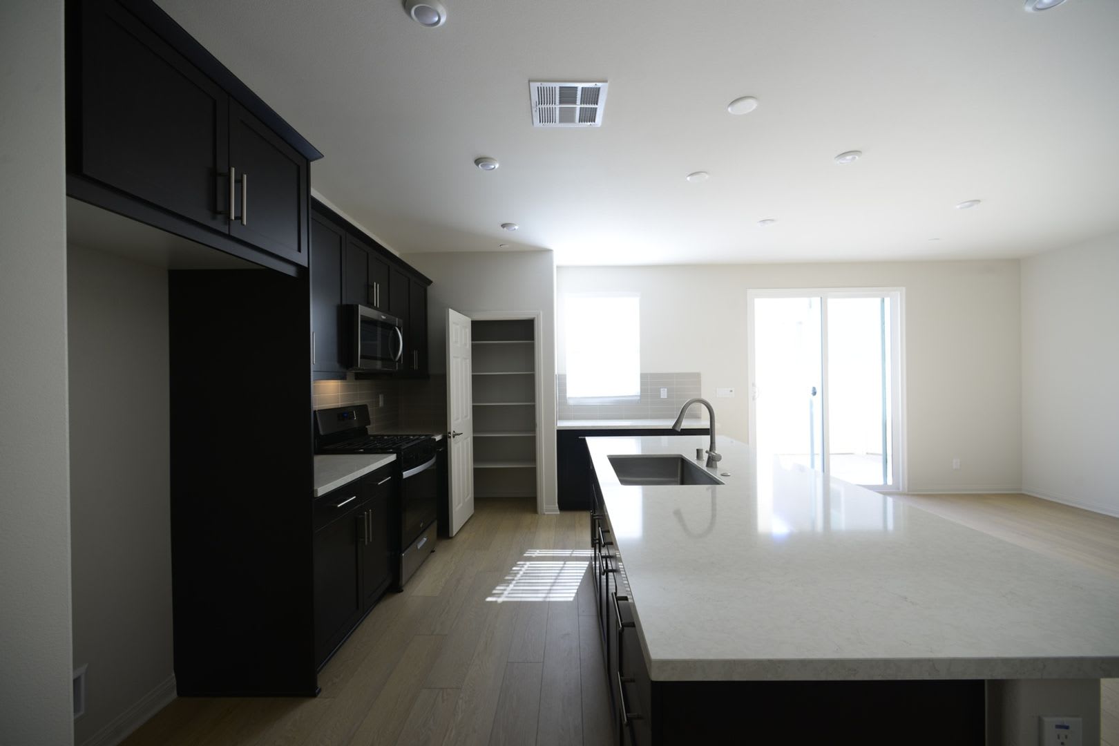 Stunning 4BR House in Menifee – photo 3