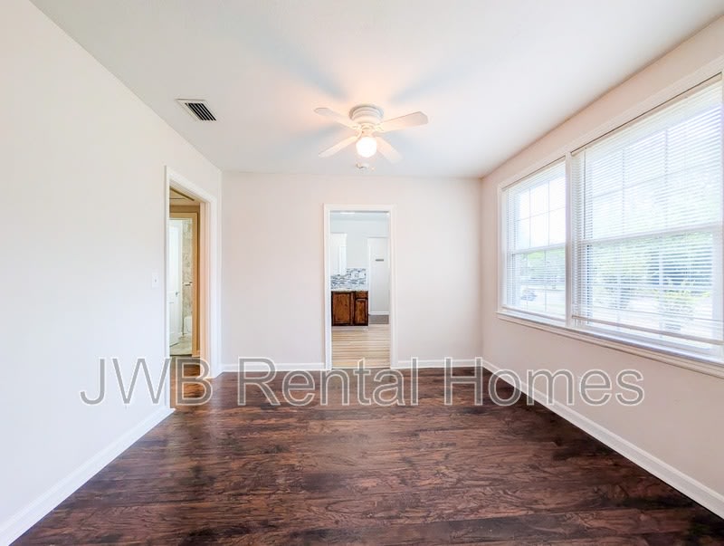 4305 Springfield Blvd – photo 3