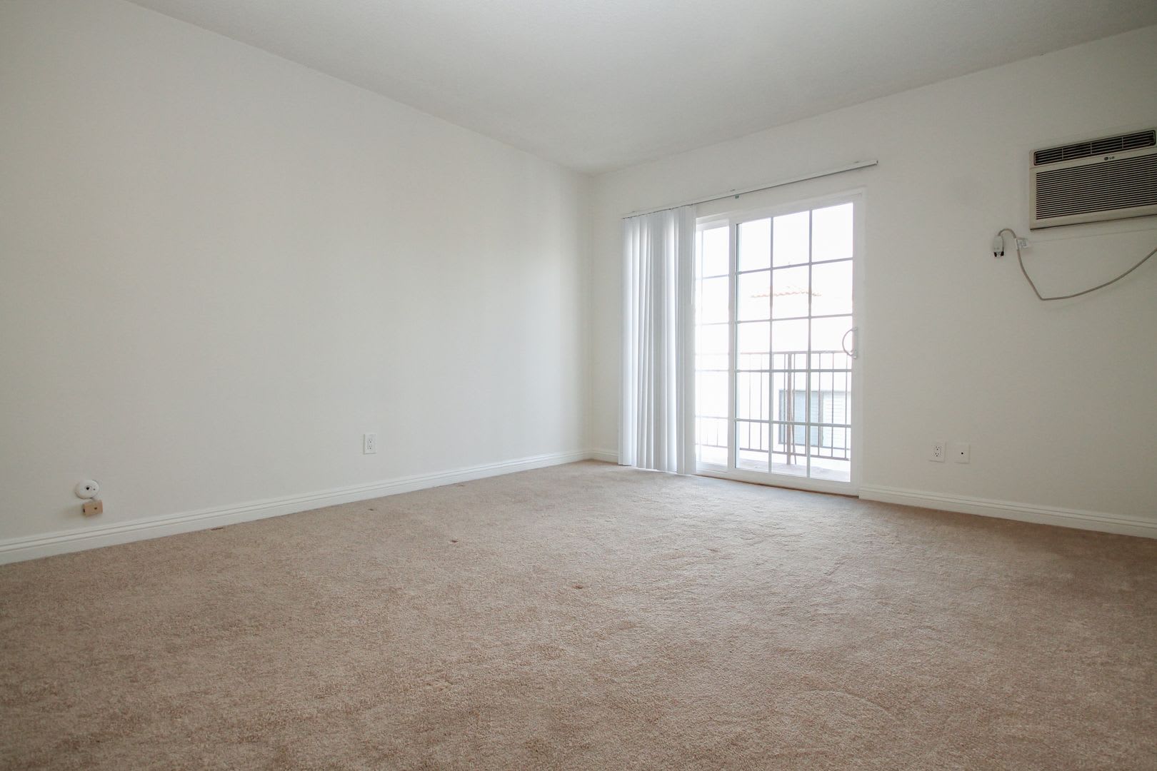 15339 Weddington St. – photo 4