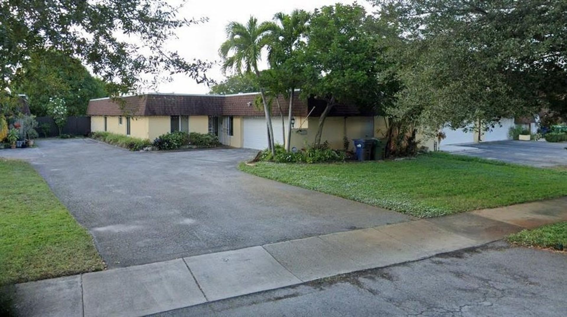 19112 W Lake Drive Hialeah Fl 33015 2239 – photo 5