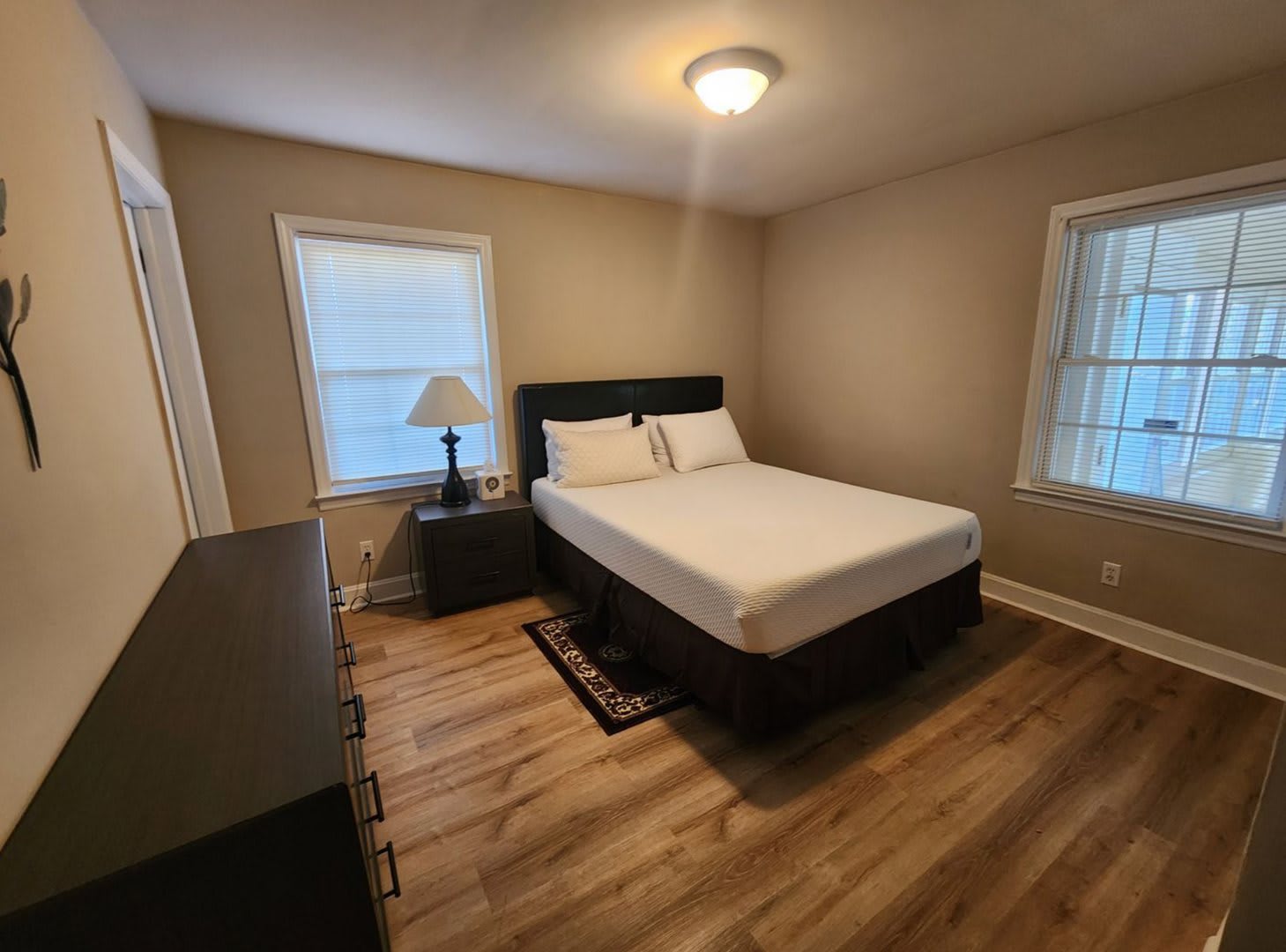 Room in 4 Bedroom Home at Edith Ave – photo 4