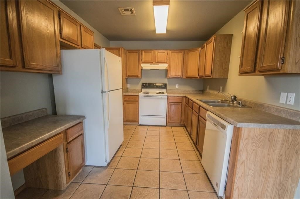 2755 Carondolet Street – photo 3
