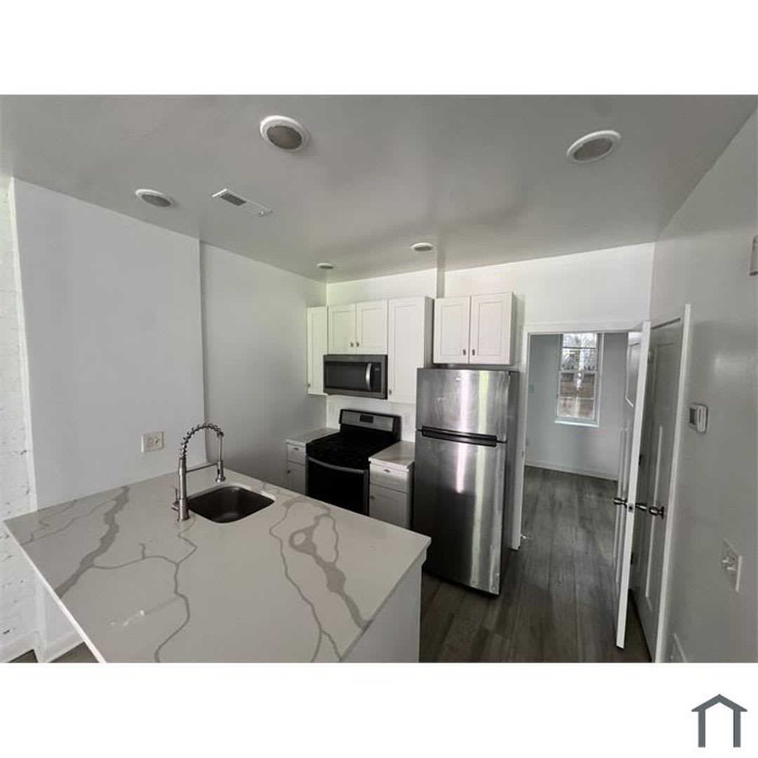 2531 N Dover St – photo 1