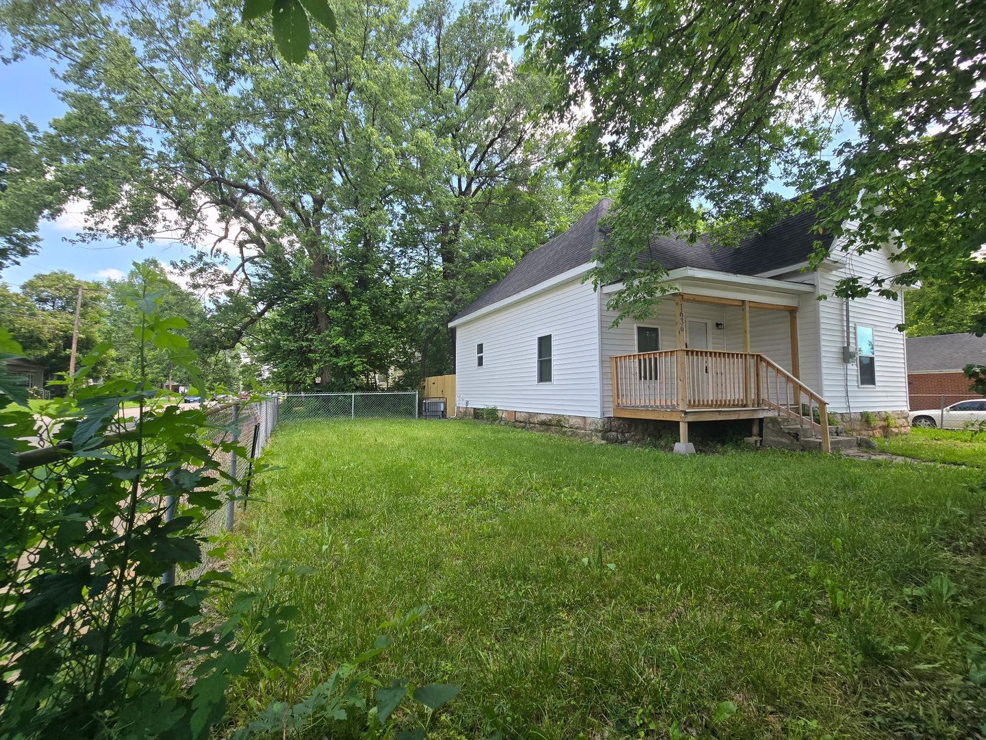Stylish Newly Renovated 3-Bed, 2-Bath Retreat – photo 4