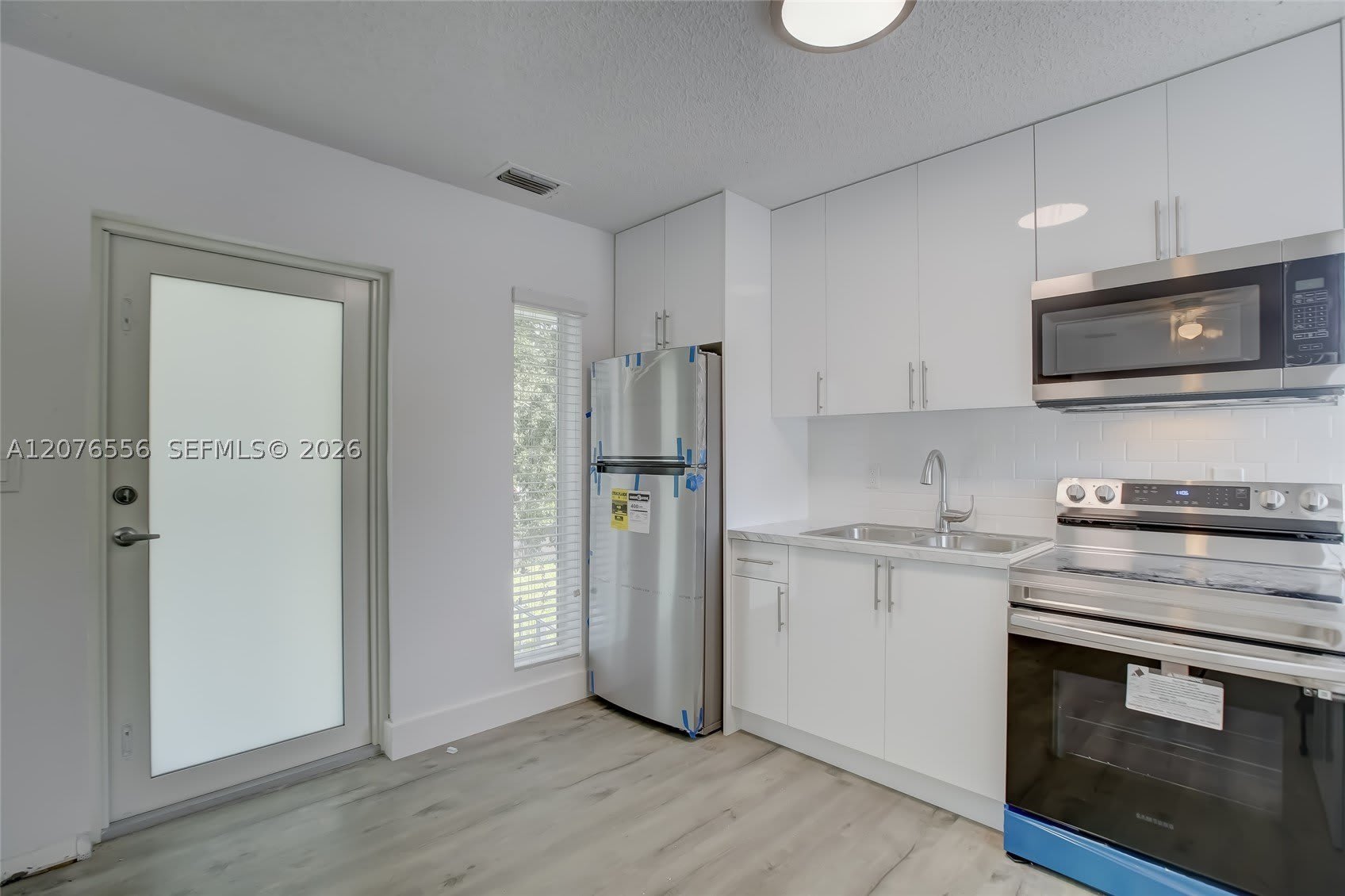 1335 NE 5th Ave – photo 3