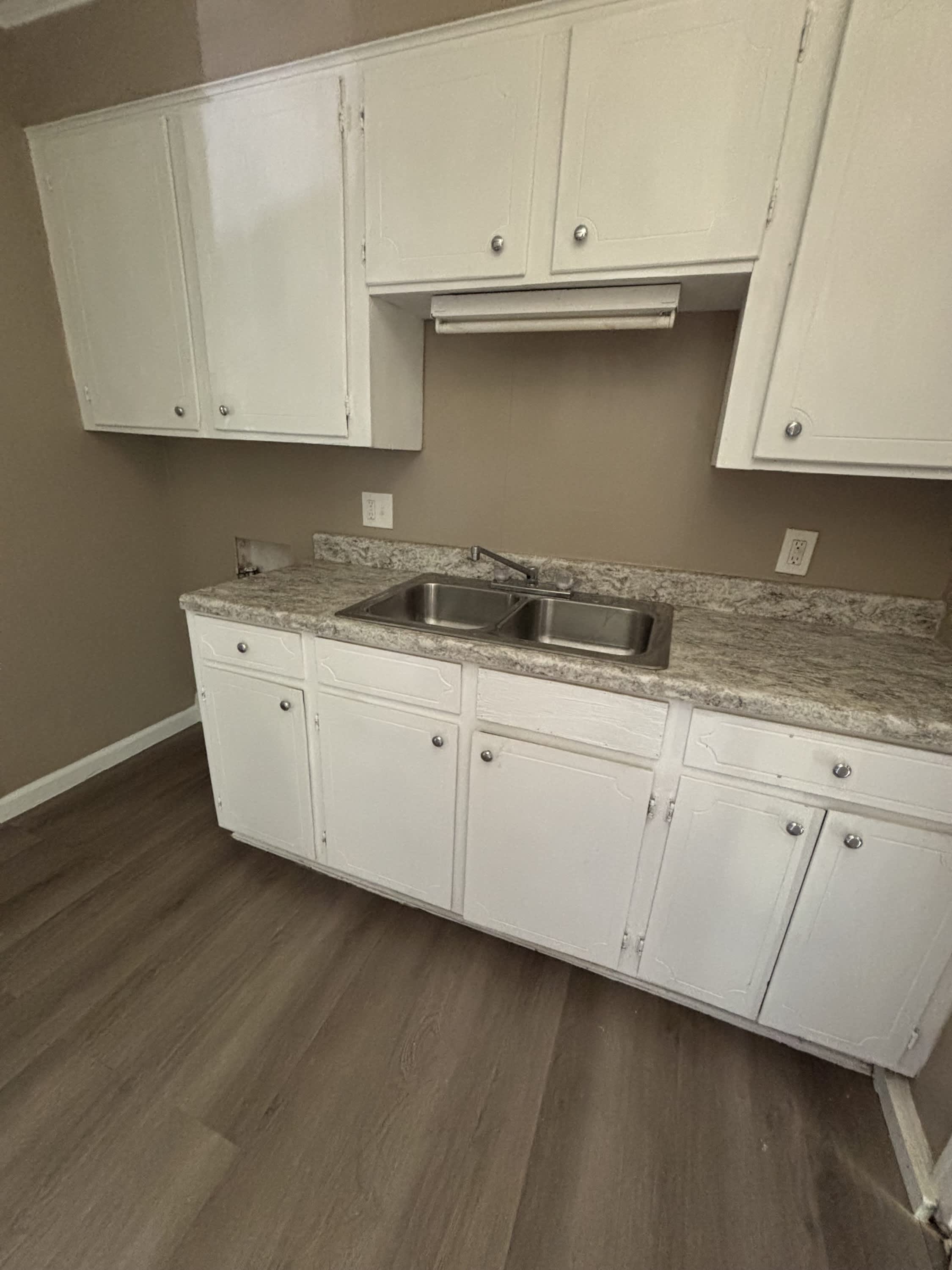 914 Monroe Rd – photo 2