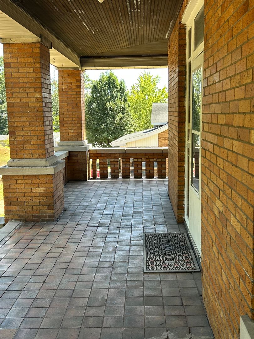 Large North Side Home – photo 3