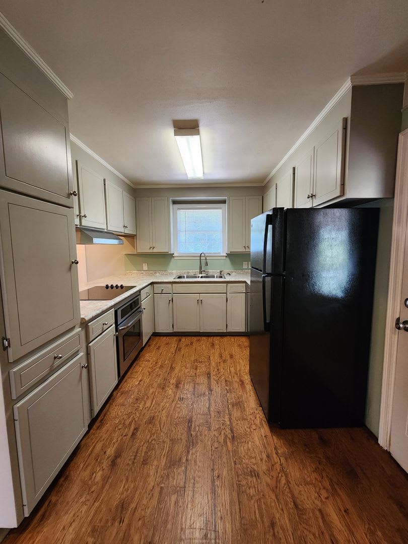 500 Move In Discount Charming 3Br 2Ba Brick Home With Vintage Flair Expansive Backyard Walk To Vsu – photo 5
