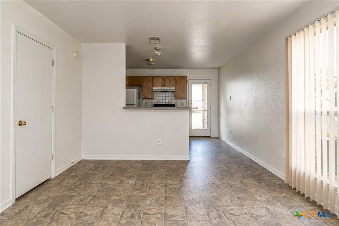 102 E Robin Lane – photo 3