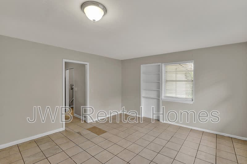 4630 Effingham Rd – photo 4