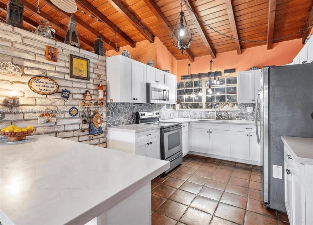 11300 Griffing Blvd – photo 2