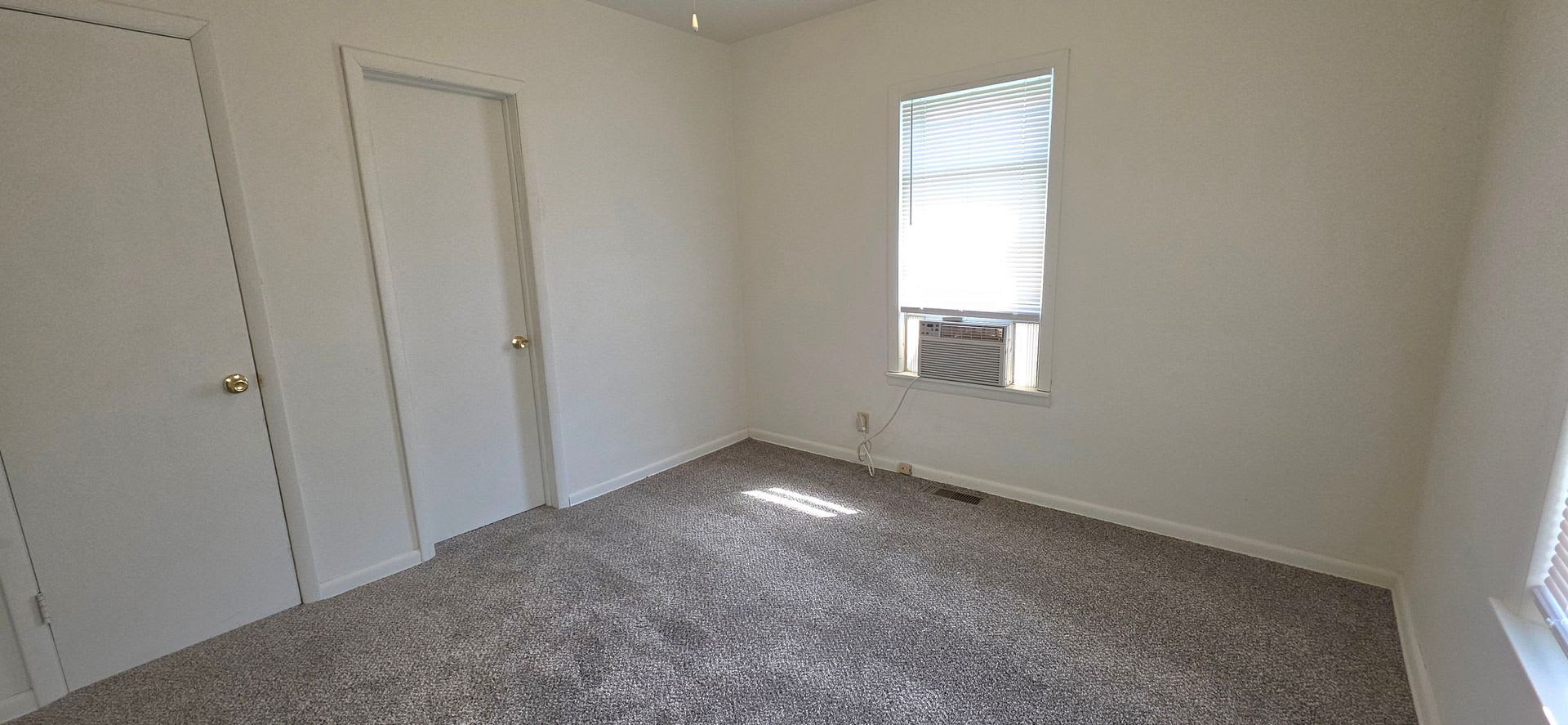 2 Bedroom House! Updated! $850 – photo 2