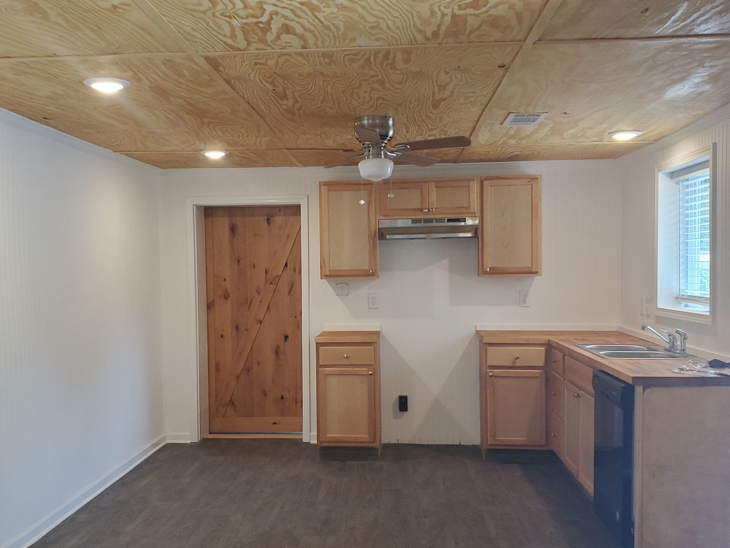 155 CIRCLE DR – photo 2