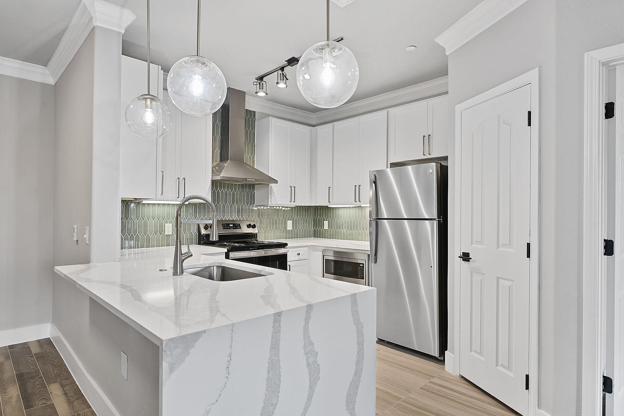 Seagrove – photo 1