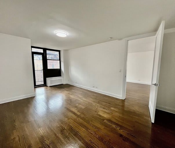 170 E 35th St – photo 1