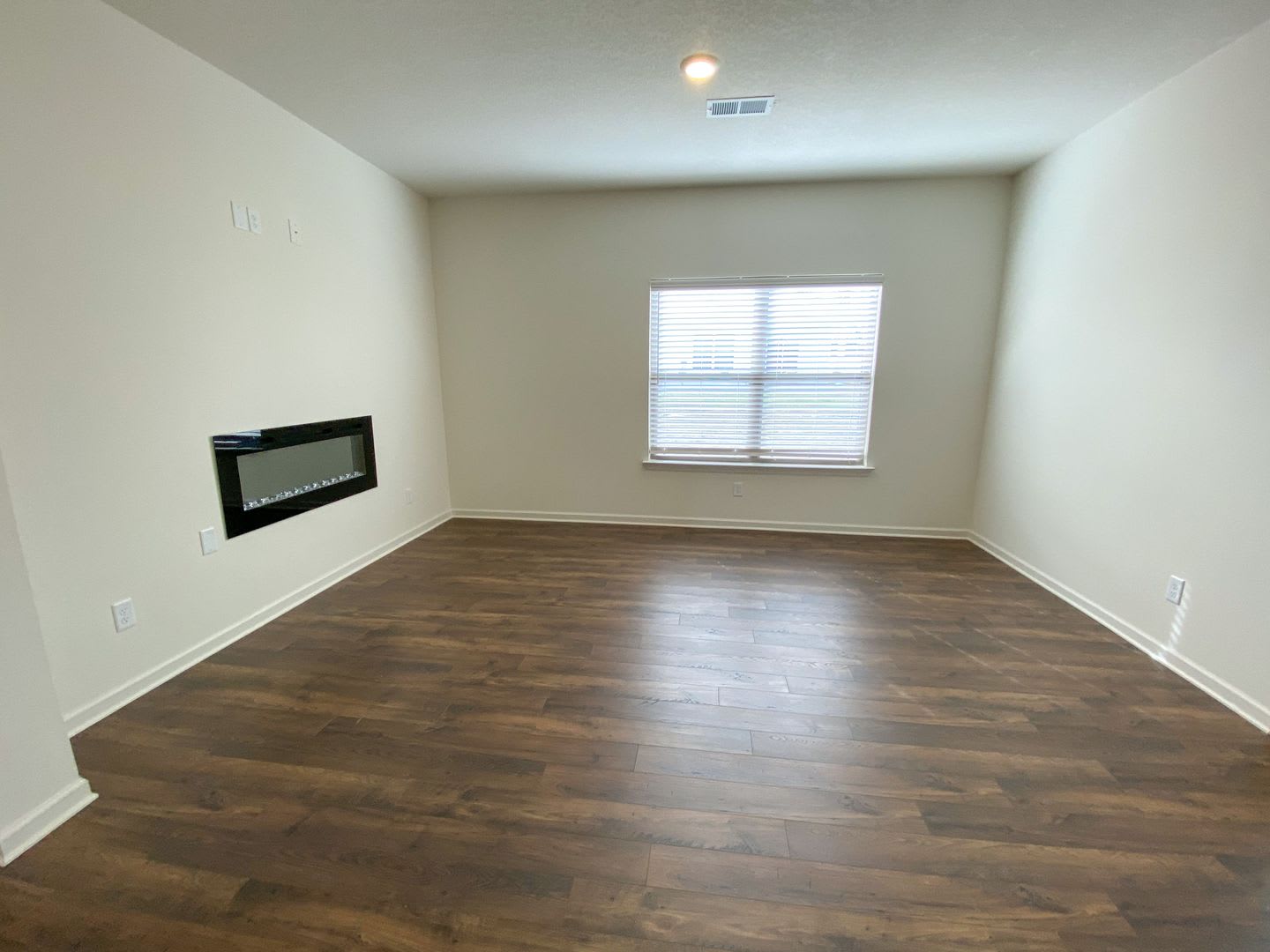 4 bed, 2 bath in Oakland built in 2023 – photo 5
