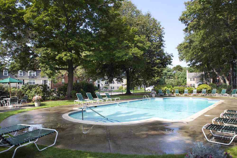 Beverly Commons – photo 1