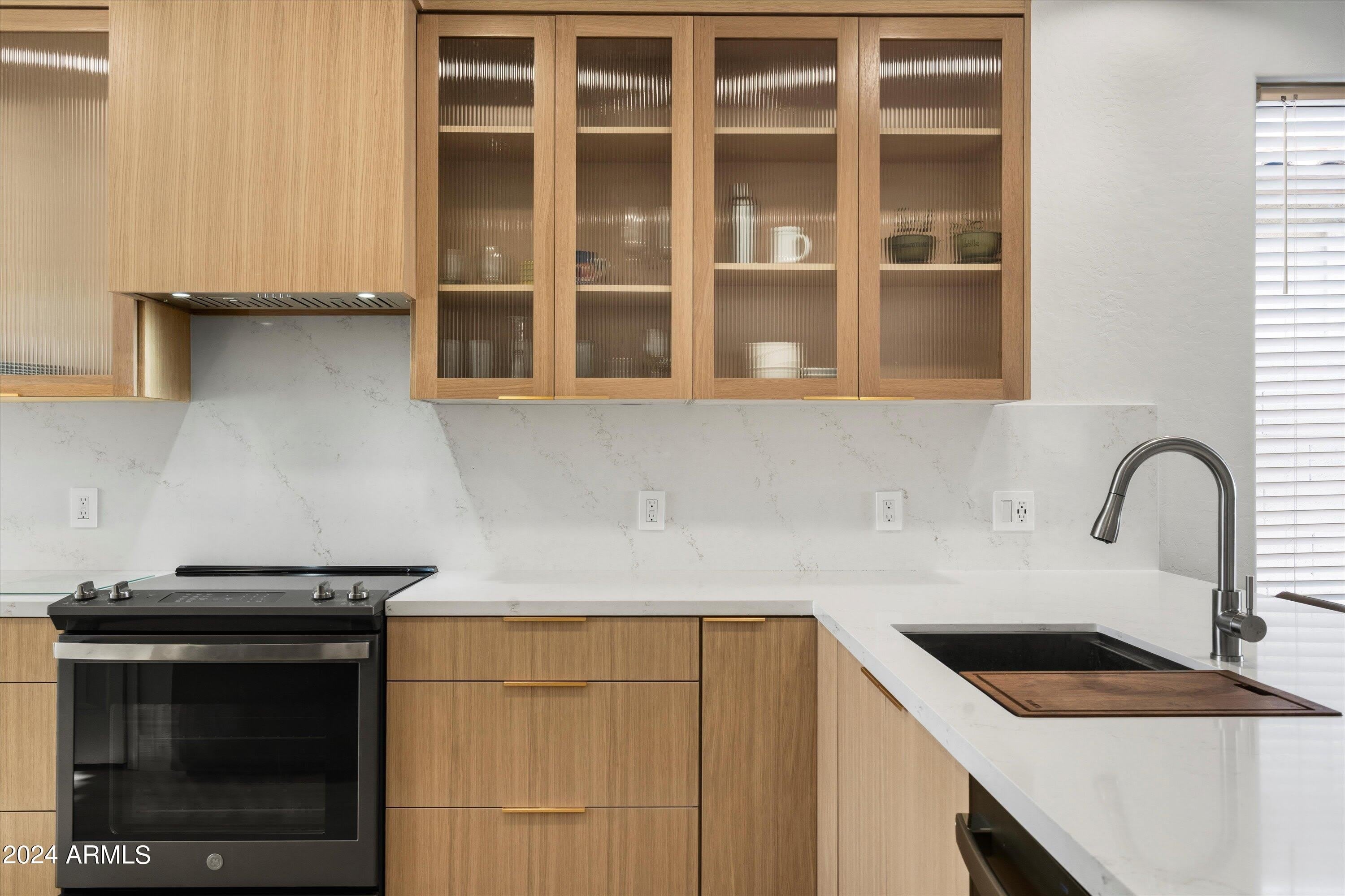 1084 E SUSAN Lane – photo 2