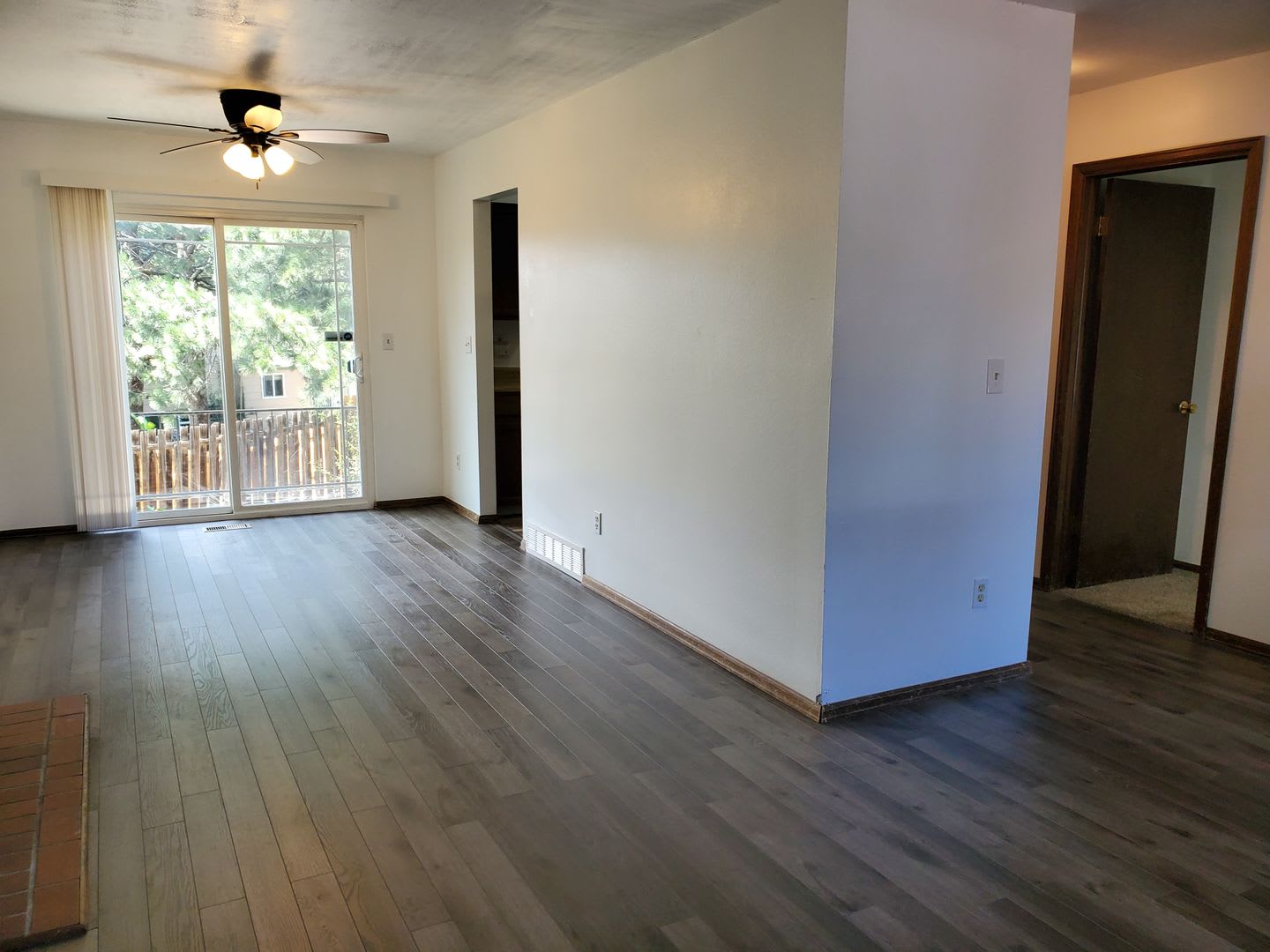 Townhome with 4 bedrooms, 2.5 bath – photo 3