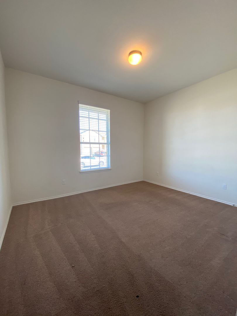 Need space? Huge 2 story home in Trimmier Estates! – photo 3